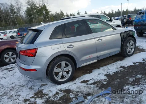 2018 Audi Q5 2.0T Premium/2.0T Tech Premium z USA, uszkodzony, nr VIN WA1ANAFY4J2200114